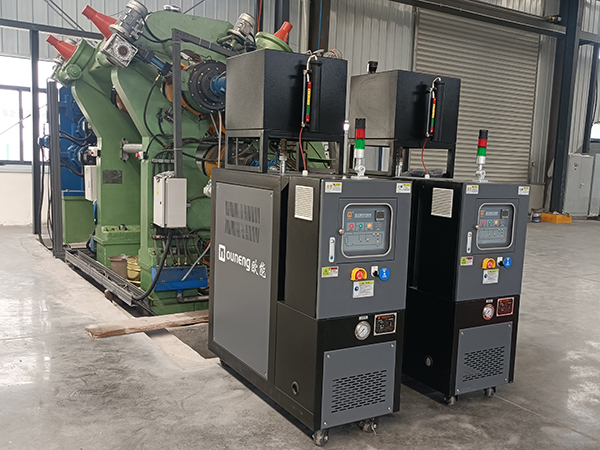 橡膠模具<a href='http://www.iycgnde.cn/product/biaozhunyouwenji.html' class='body-link'>油溫機(jī)</a>