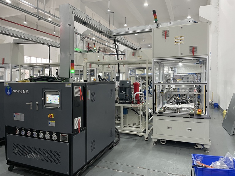 高低溫一體機(jī)能放室外使用嗎？